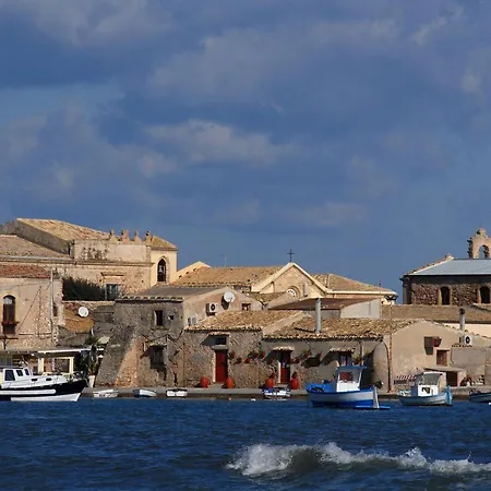 2 Bedroom Beautiful In Marzamemi