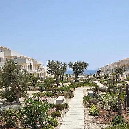 Apartment 2 Bedroom Beautiful In *