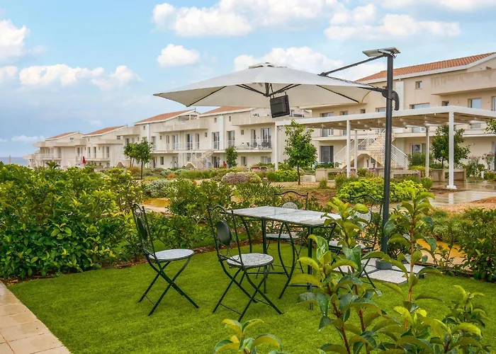 2 Bedroom Beautiful In Apartment *